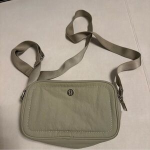 Lululemon Crossbody Camera Bag 2L Gray Silver